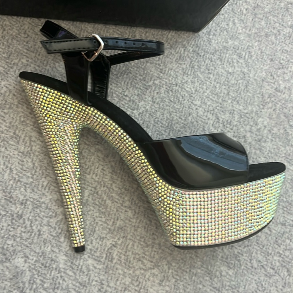 Beautiful heels Ellie size 8 super shine black
